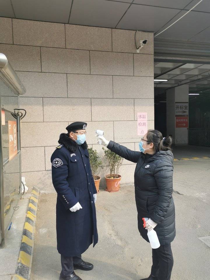 黨員先上|魯商物業(yè)孫燕：抗疫一個(gè)多月睡公司，喝水都要擠時(shí)間